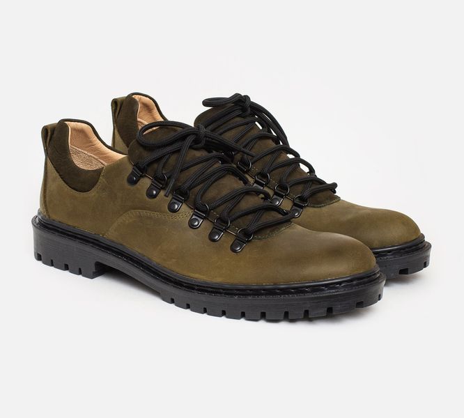 Hiker shoes with open lacing
