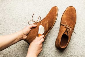 Догляд за замшевим взуттям: міфи та реальність фото