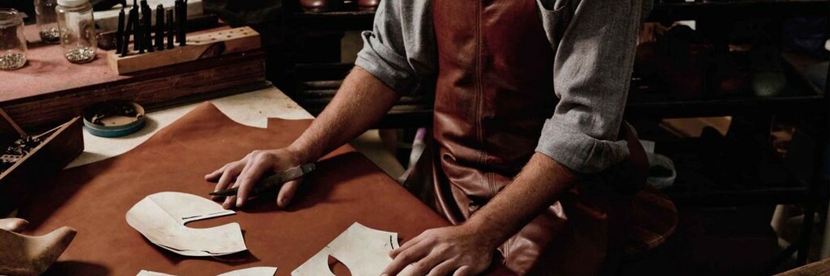 Production of leather shoes: painstaking craftsmanship