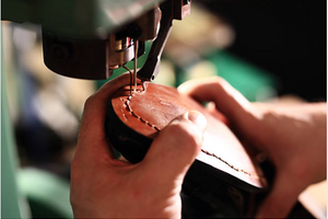 Production of leather shoes: painstaking craftsmanship